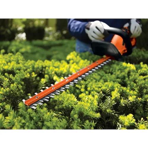 Cortacercos Inalámbrico de 55.8cm (22") de Ancho - 20V* MAX. Black + Decker LHT2220