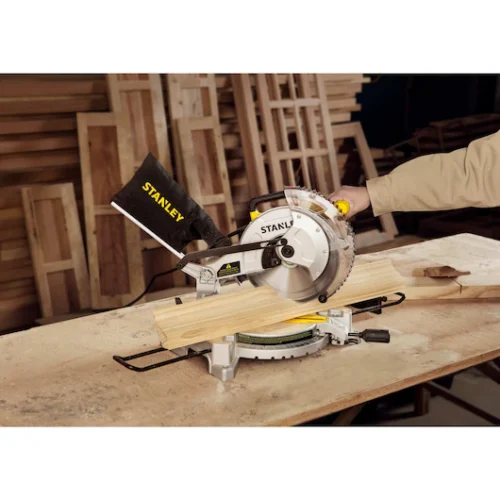 Sierra Ingleteadora 10" 1650W. STANLEY SM16-B2C