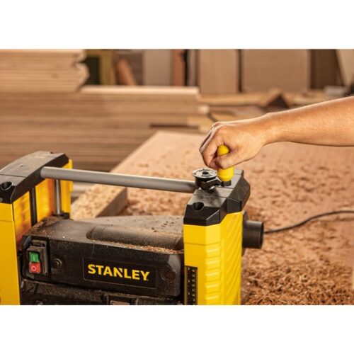 Cepillo de Banco Portátil 1800W. STANLEY STP18